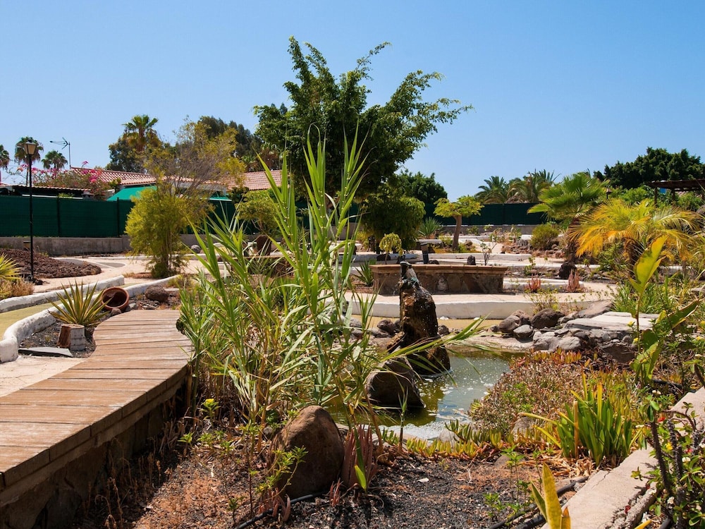Central Bungalow With Communal Pool in Maspalomas