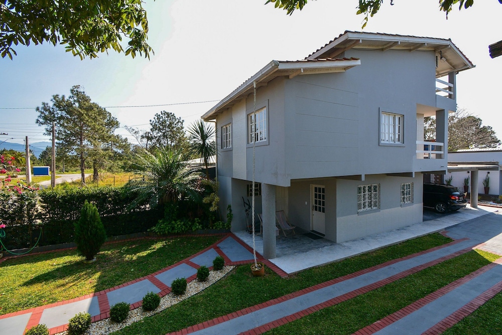 Ampla Casa com Piscina Ponta do Papagaio