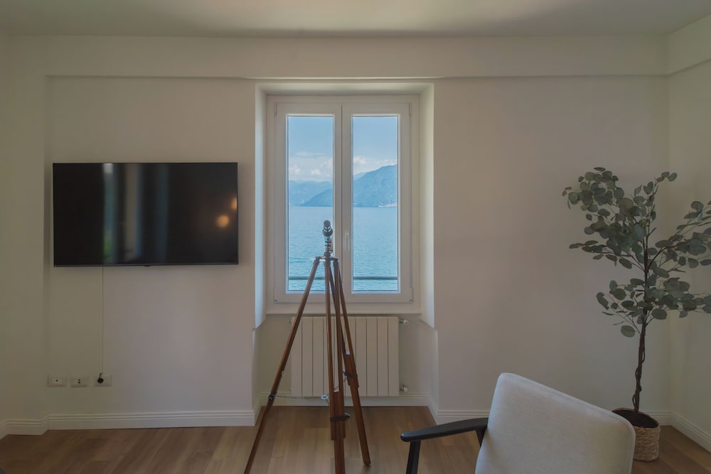 Lakeview Apartments by Rent all Como
