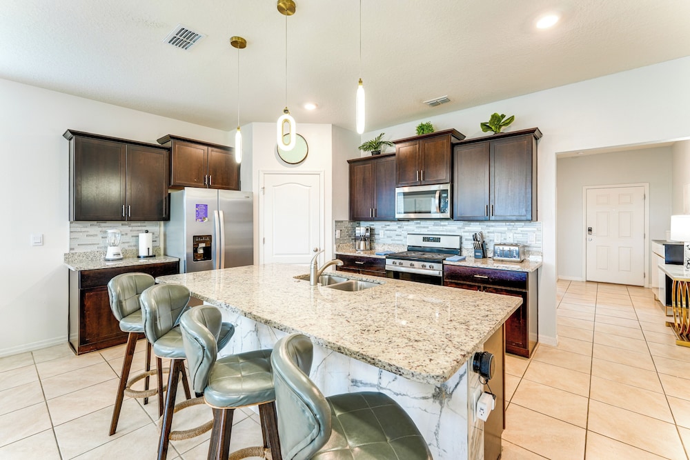10 Mi to Disney World: Oasis w/ Resort Amenities!