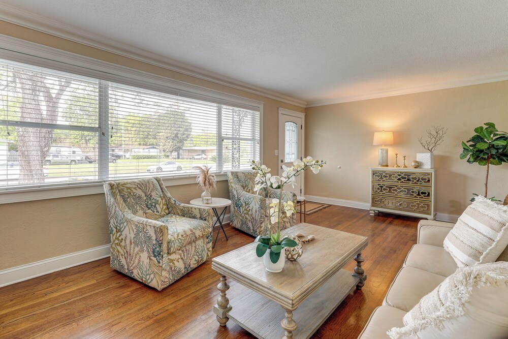 Family Home 5 Mi to Riverwalk & Jaguars Games!