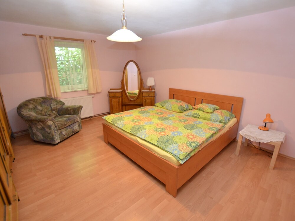 Comfortable Detached House With Large Garden view 3