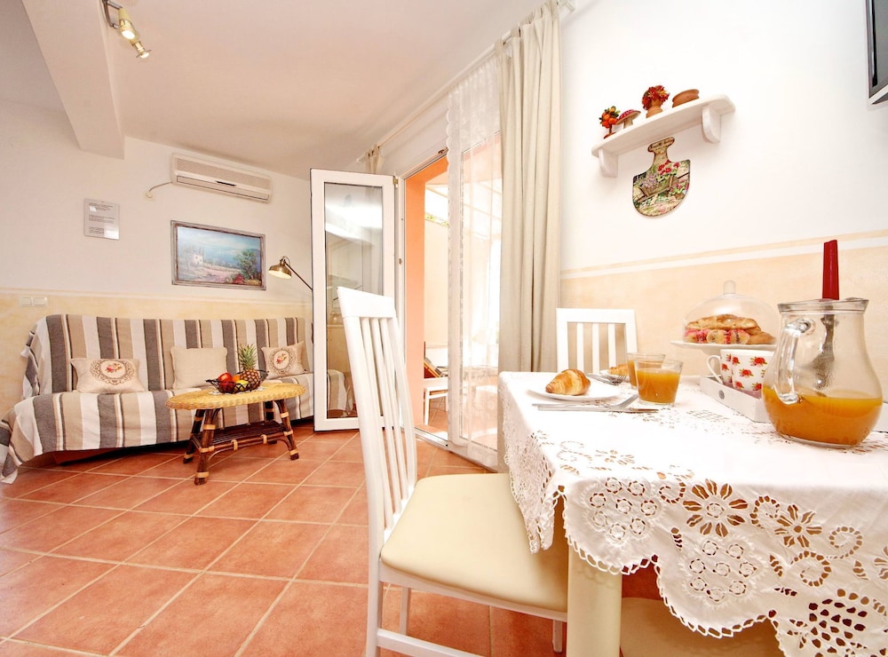 Seafront Apartments Deveron