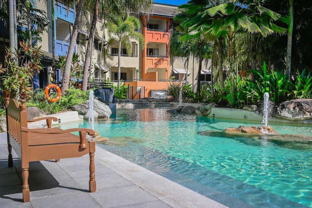 Tropical Bliss - Cairns 9 Pools BBQ Gym