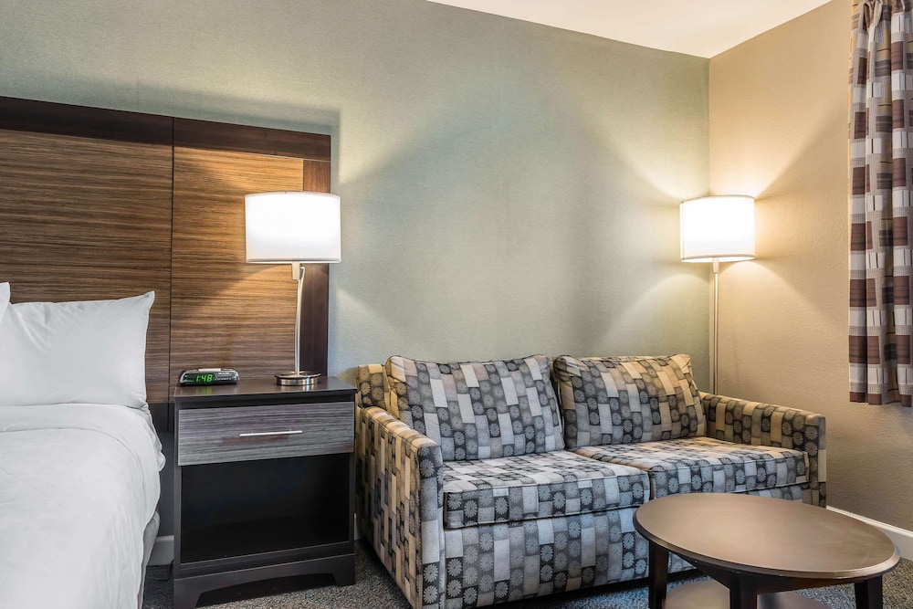 Clarion Inn - Property Image 37