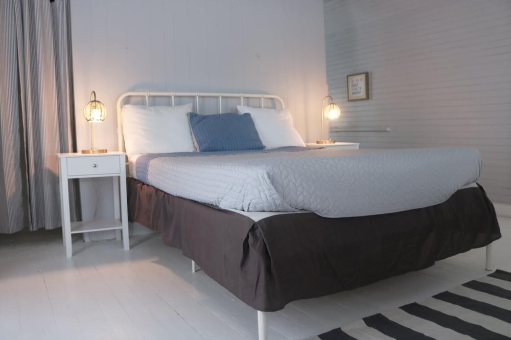 Sweet Mary 2 Bedroom Home by RedAwning view 4