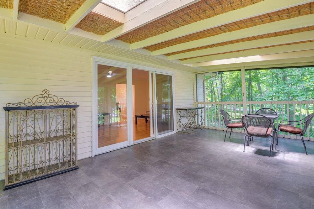 9 Mi to Historic District: Ellicott City Home!