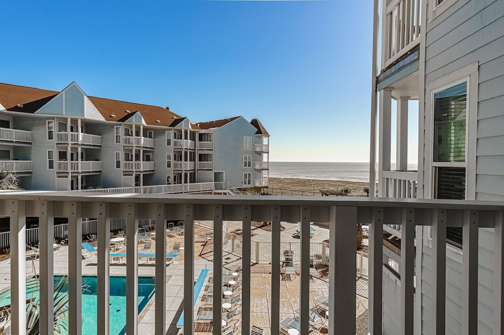 Seascape 1215 Studio Bedroom Condo by RedAwning