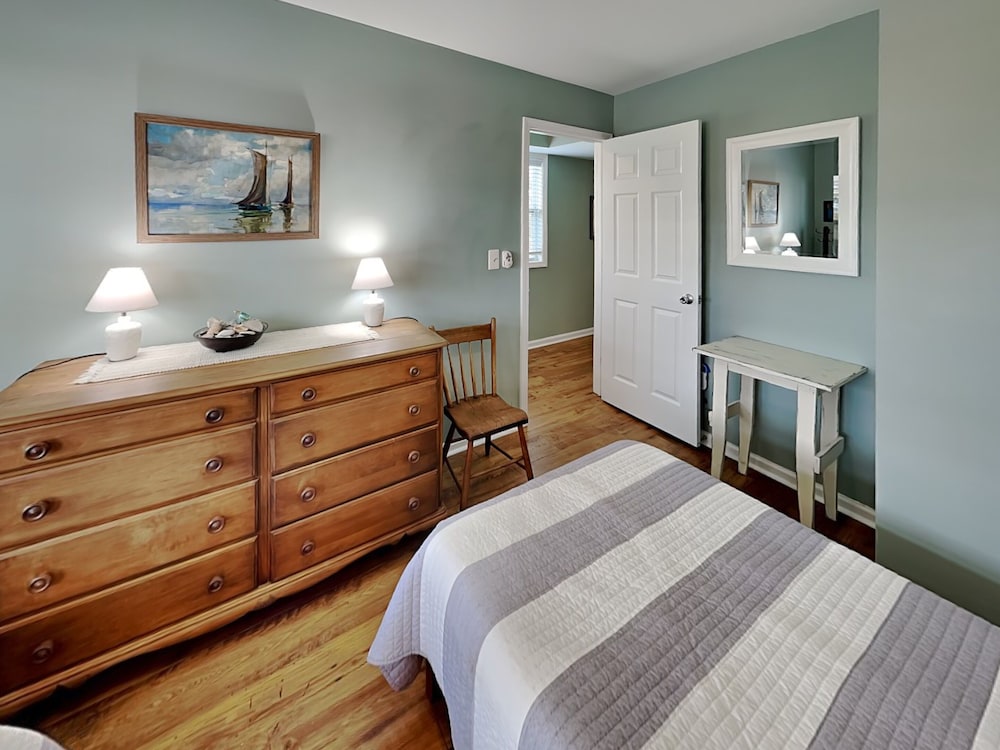 Pelican Nest by Topsail Realty