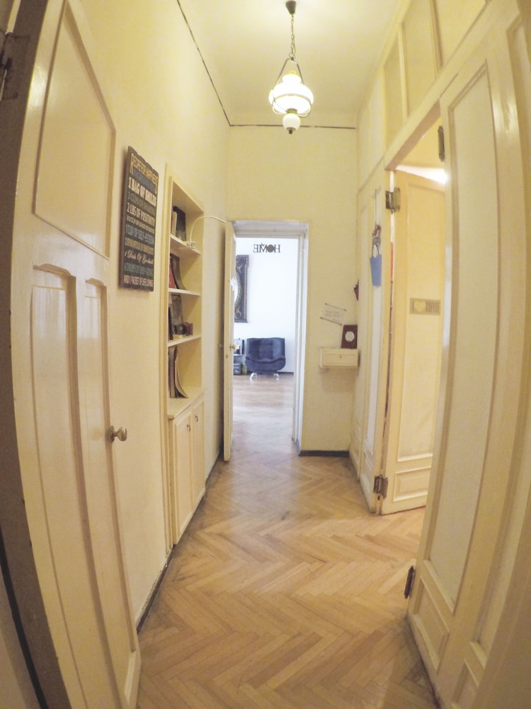 Opera Rooms&Hostel