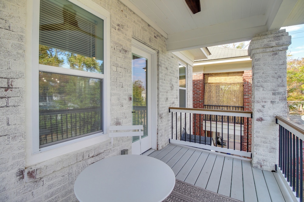 Private Balcony: Spacious, Updated Savannah Apt!