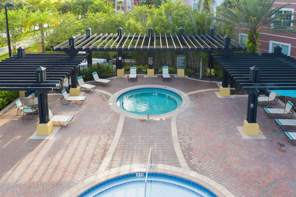 Magnificent 2 Bedroom Apartment Vista Cay Resort 107