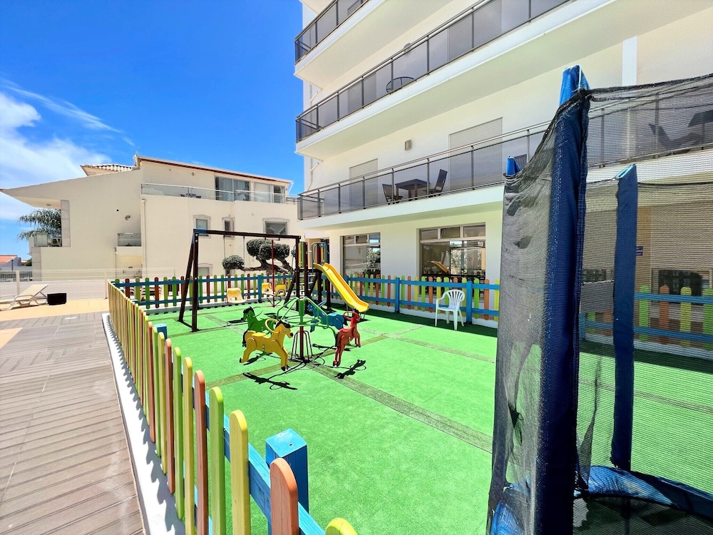 Albufeira Terrace With Pool by Homing view 4