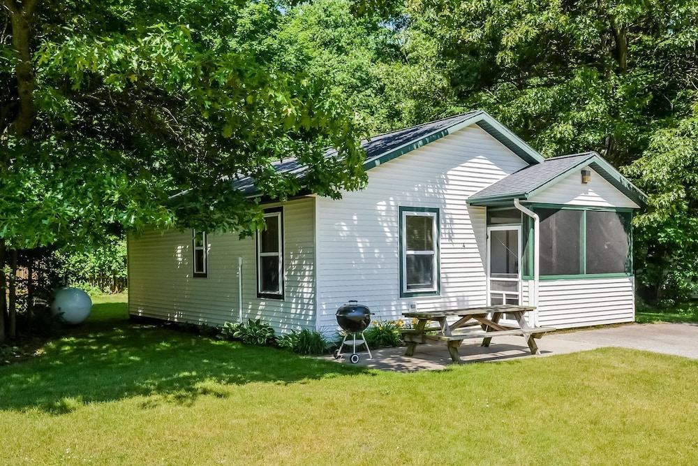 Goshorn Lake Cottages