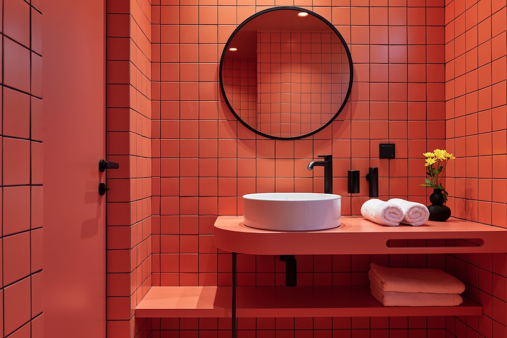 Dwell - Elegant City Stay