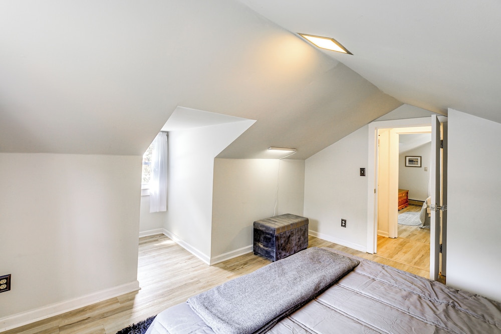 Updated Damascus Cottage on Appalachian Trail! view 4