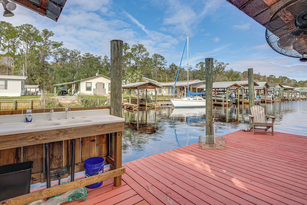 'dunns Creek Lodge' - Private Boat Ramp!