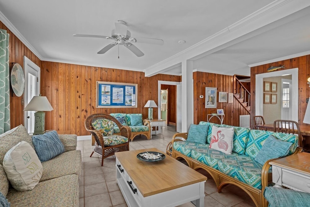 Pollock Cottage 6 Bedroom Home
