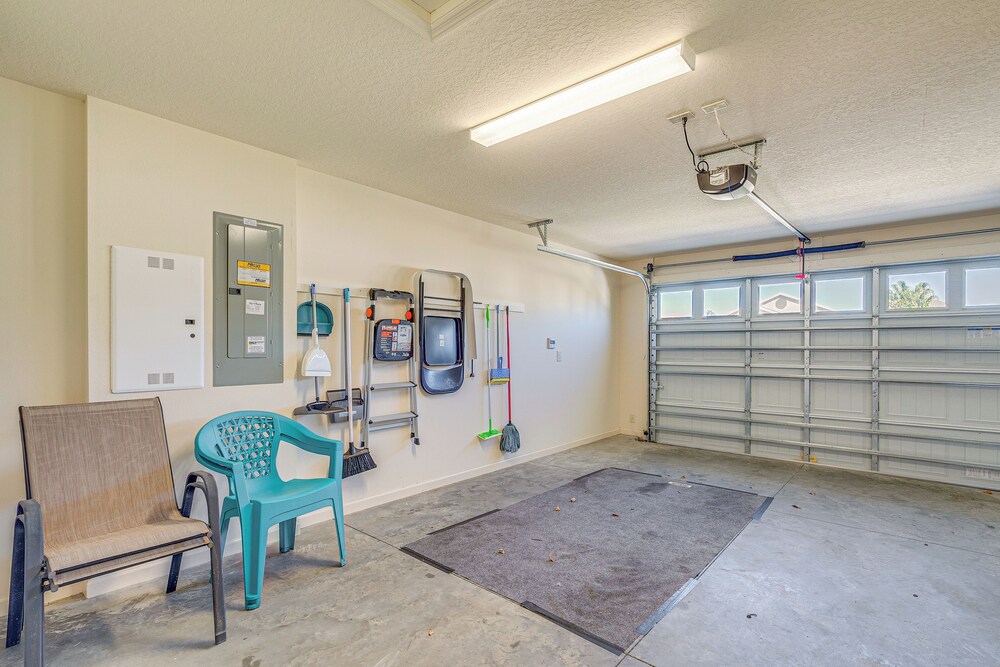 Golf, Shop & Unwind: Lovely Home in The Villages!