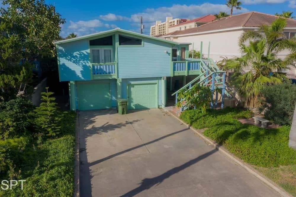 Lil Caribbean Vibes 2 Bedroom Home