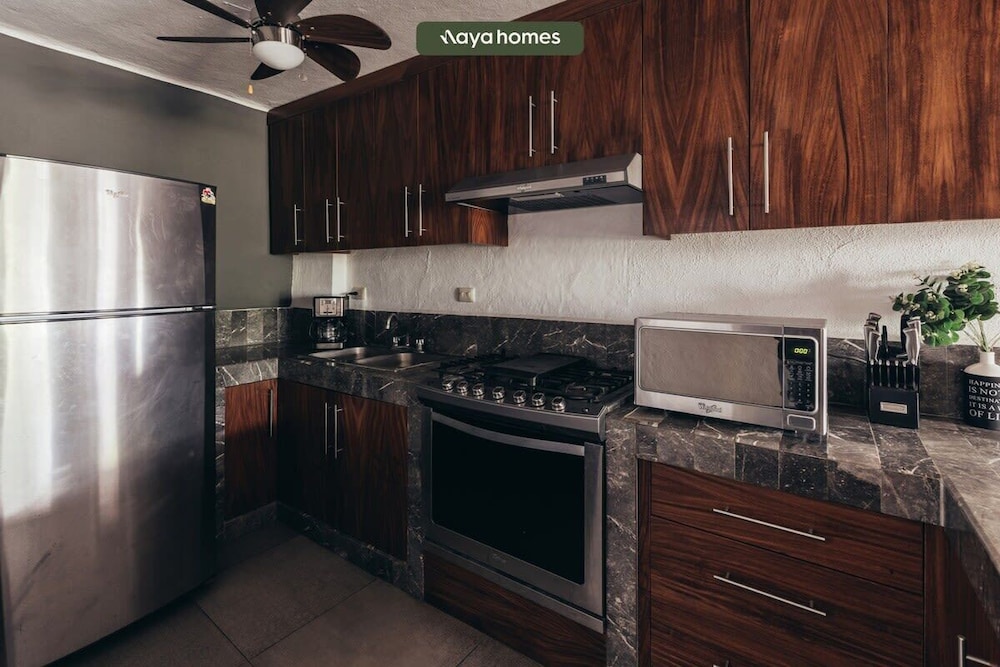 Cozy 2BR King Beds - Rooftop Pool - Fast Wifi