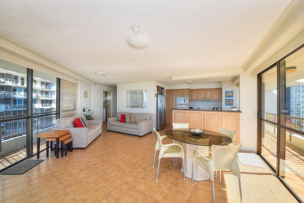 Main Beach Vacations - Bougainvillea Luxury Apartments - Property Image 5