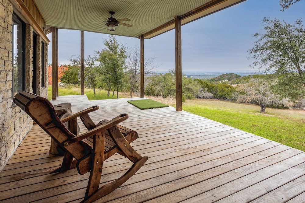 5BR Luxury Home w/ Pool & Wrap-around Porch
