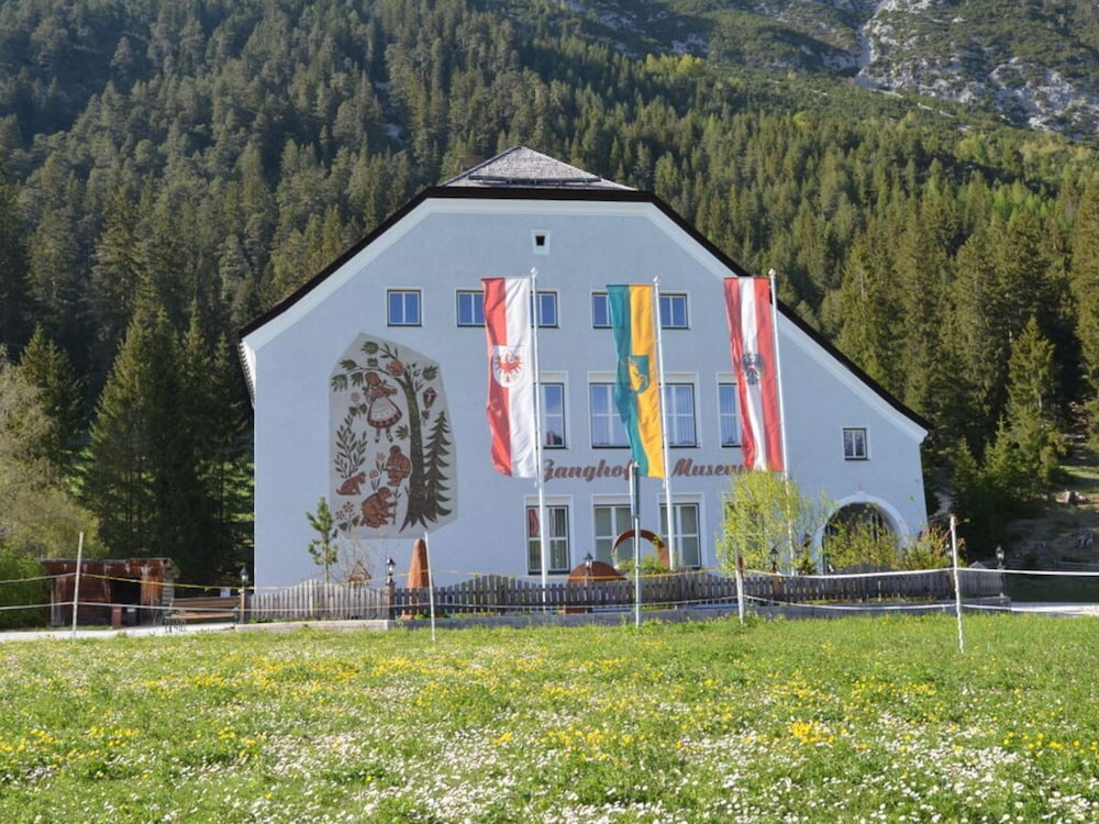 Holiday Apartment Alpengluhen