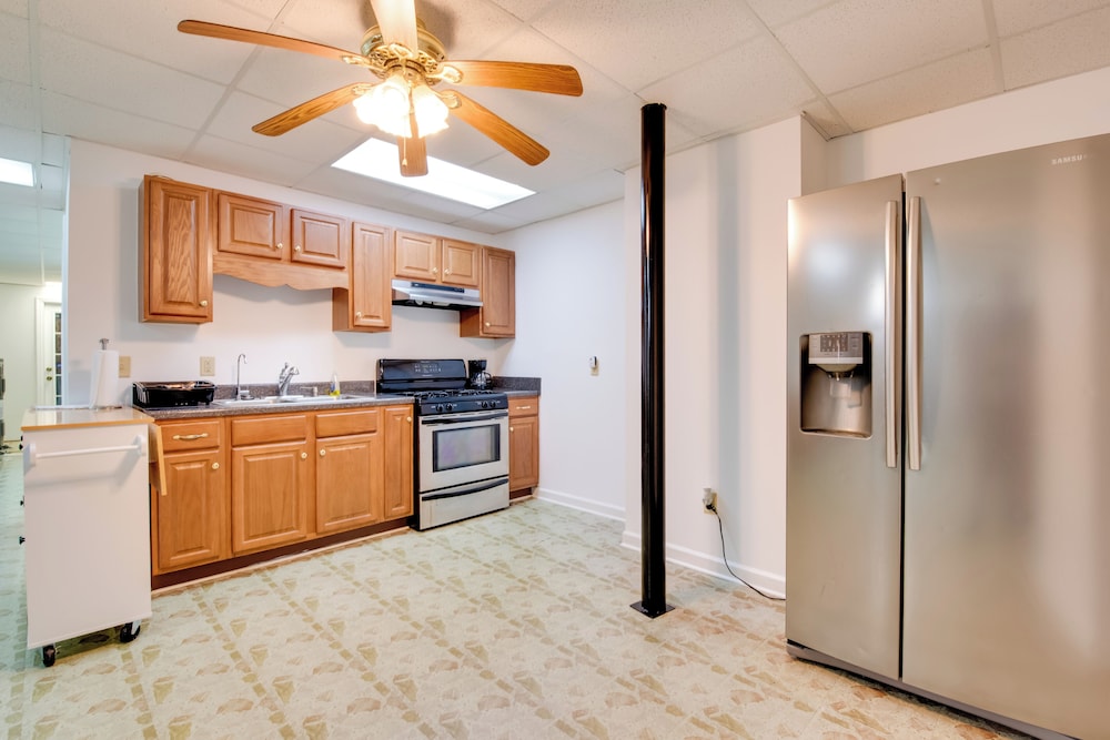 Near Trails & Live Music: Cozy Atlanta Apt!