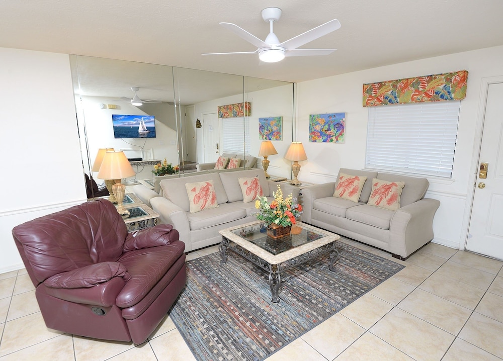 133 West Leslie Lane 2 Bedroom Townhouse