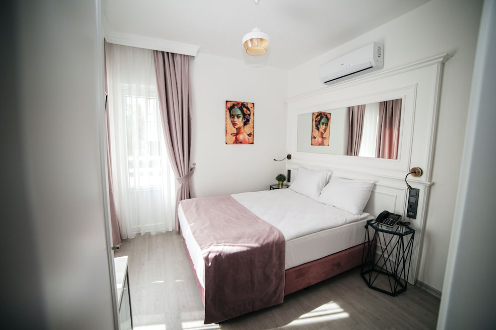 Nun By Laren Hotels - Image 62