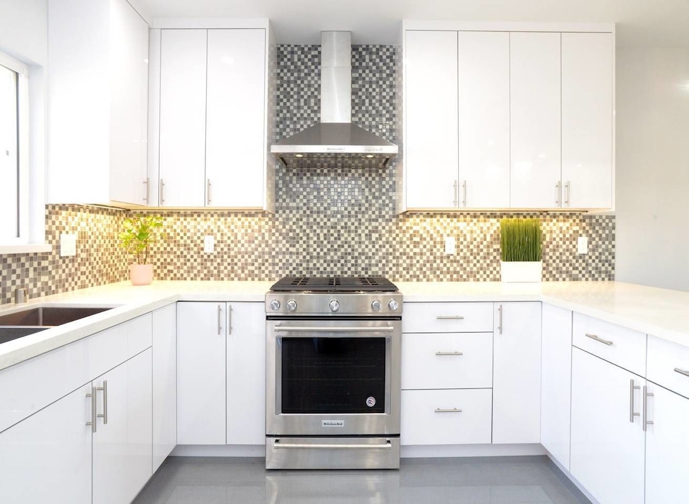 North Hollywood Vacations - Bright Spacious Family House Near Universal Studios - Property Image 1