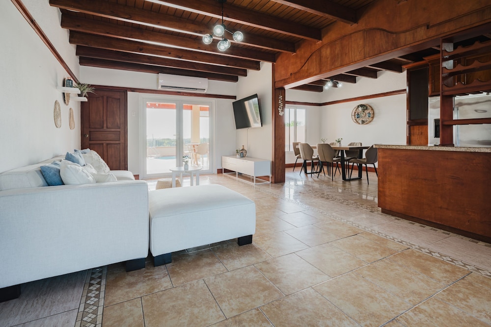 5 Bedroom Villa With Amazing View of Aruba Nature