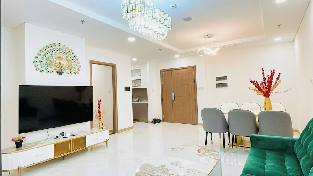 The Aquamarine Landmark Suites - Poolside Access at L4B