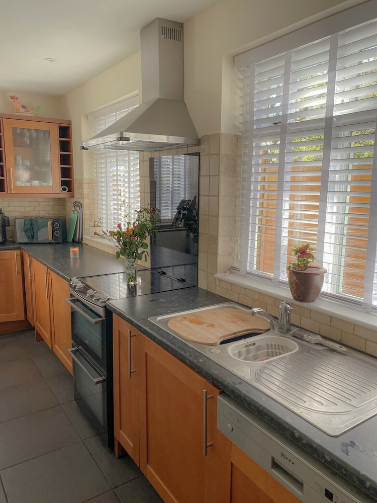 Luxury Townhouse Retreat in Kendal w/ Free Parking