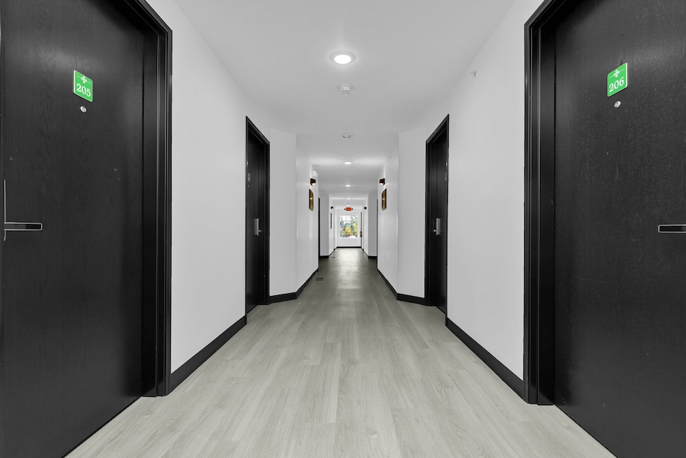 Holmes Suites Inn Columbus Pataskala - I-70 East - Property Image 2