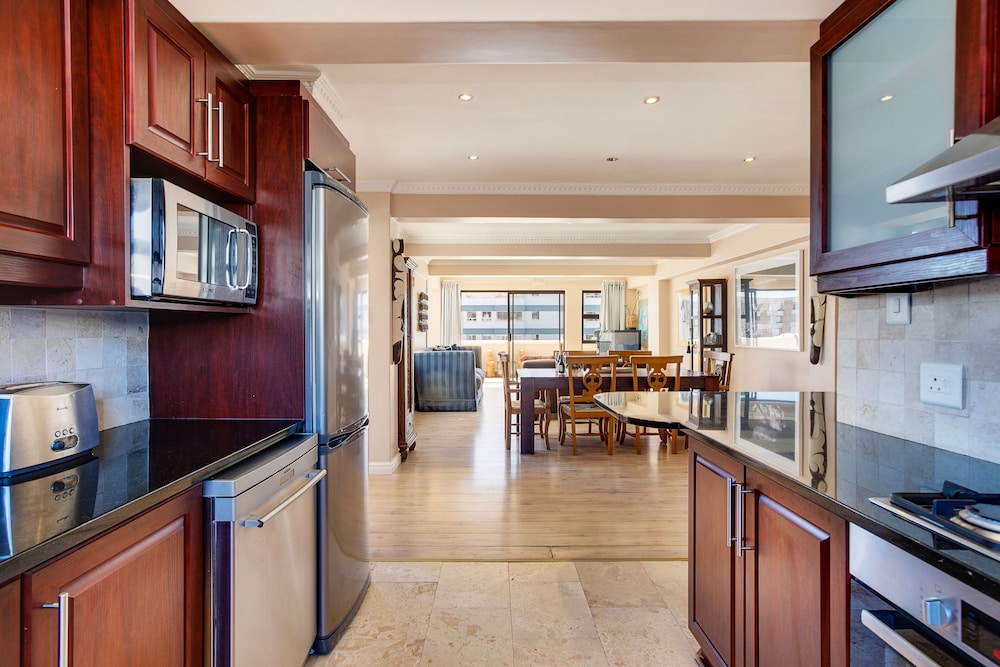 Kingsgate Penthouse 54 view 3