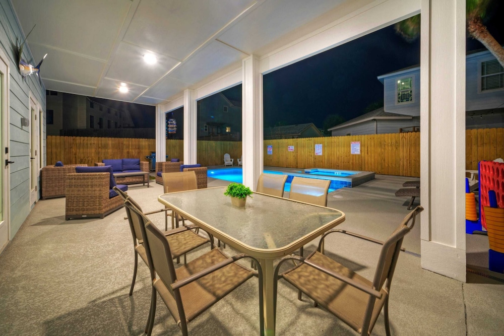 Private Pool+hot Tub, Near the Beach, Gulf Glimpse Marlin Cove by Avantstay