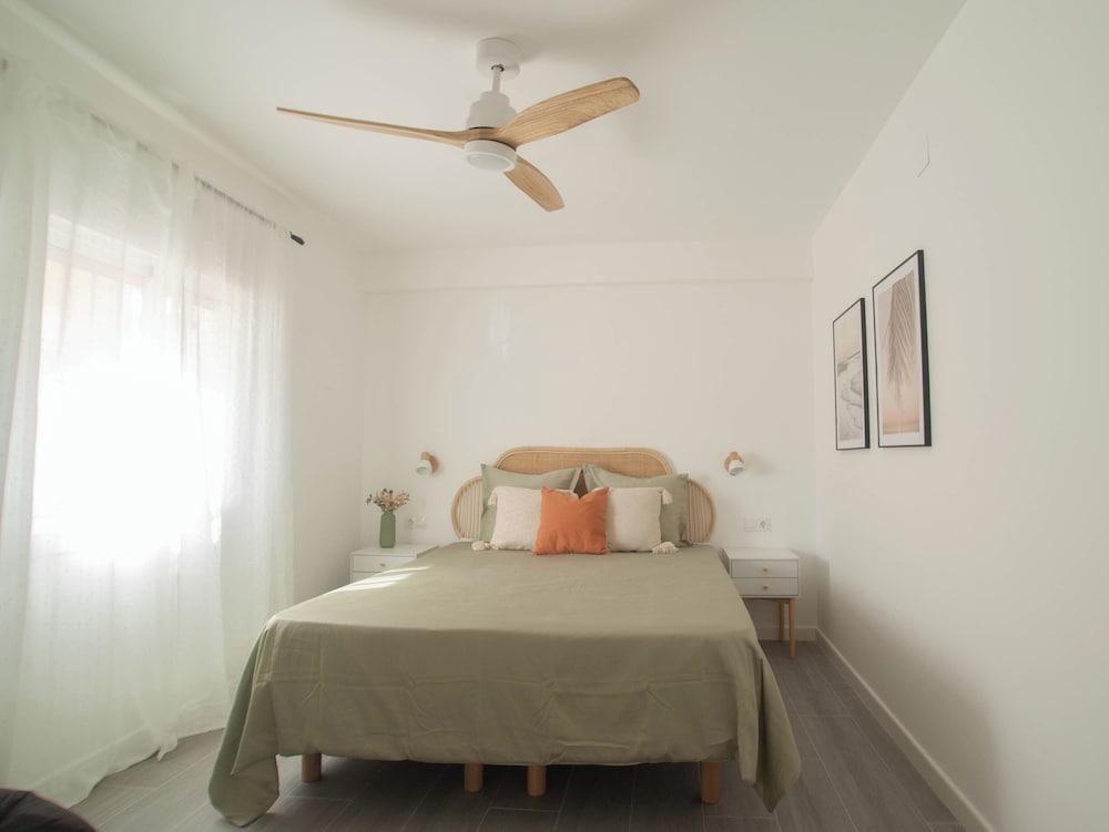 3 Bed Apt Sleep 6 - Pets, Balcony, Parking, Wifi