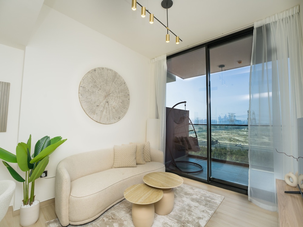 Easygo- Stylish 1bdr Binghatti Corner