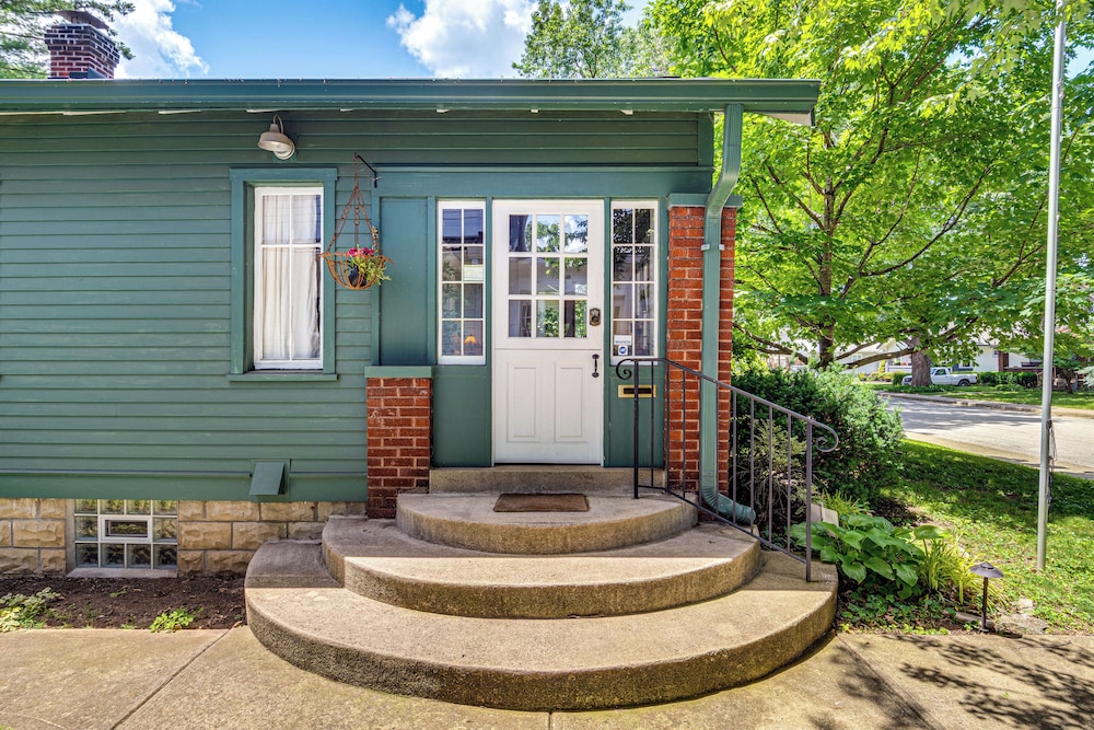 1/2 Mi to Indy Motor Speedway: Home w/ Yard!