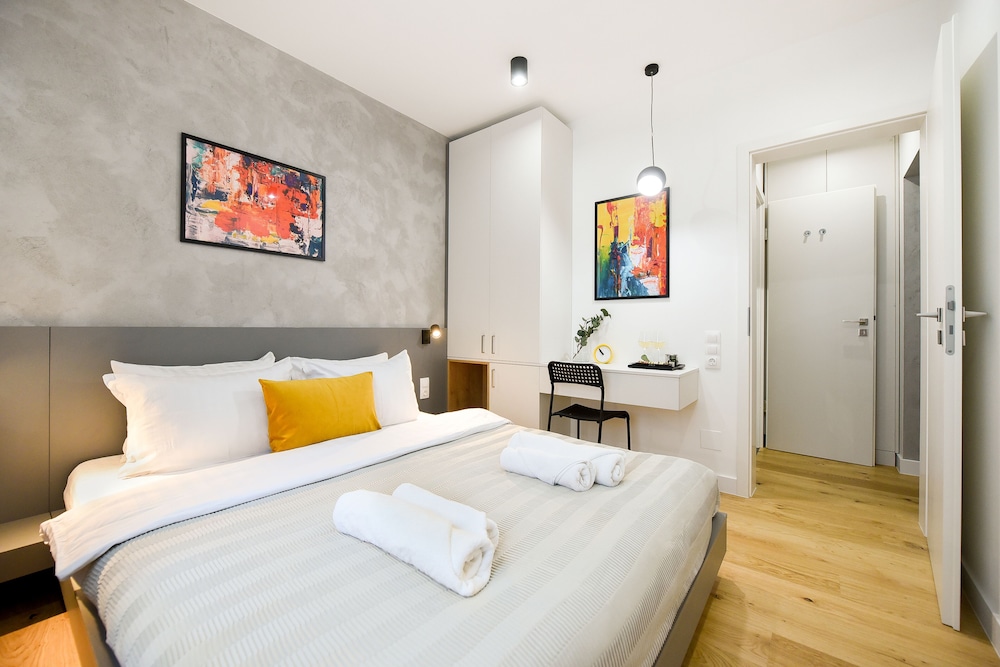 Homey - Strada Doamnei 27-29 view 2