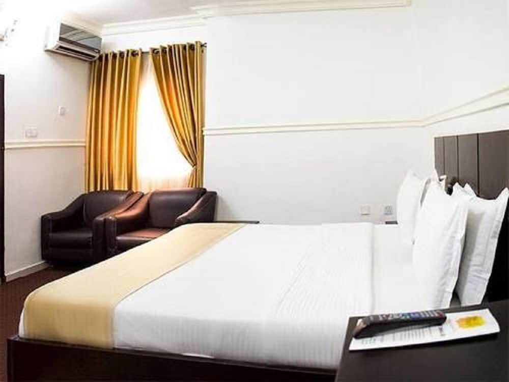 Bjorne Suites
