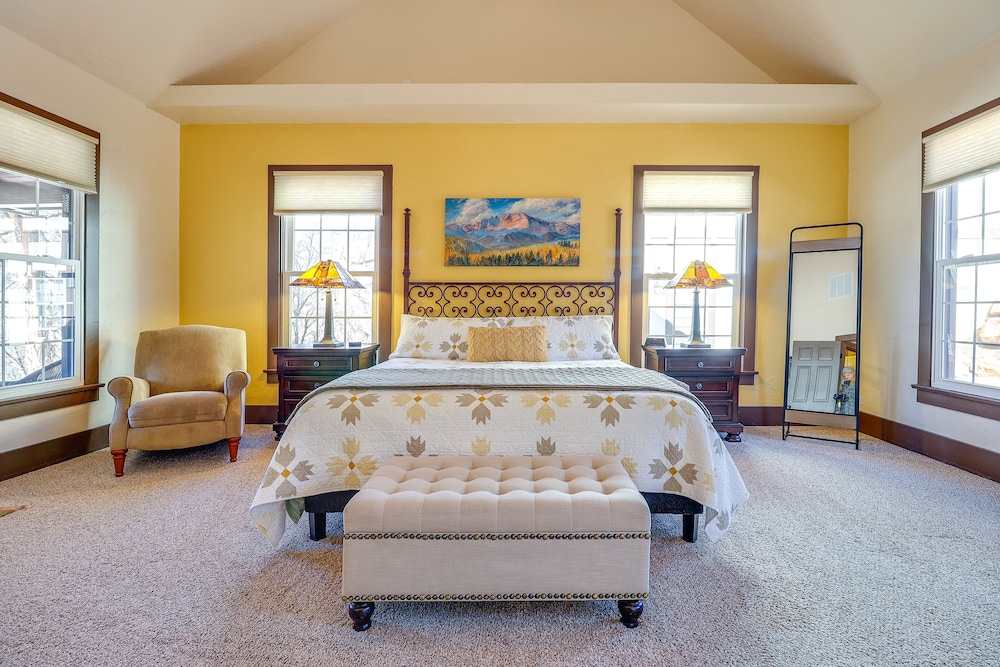 Spacious Manitou Home w/ Views in Central Location view 4