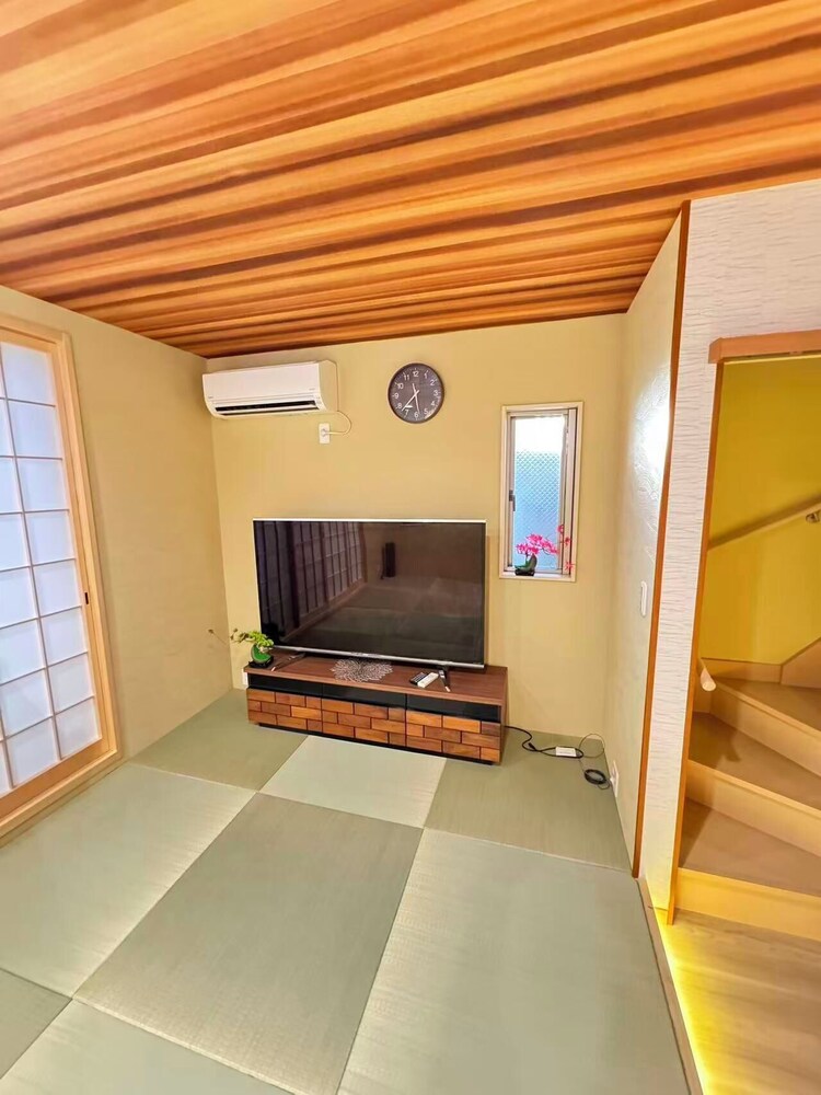 SUN WARM HOUSE