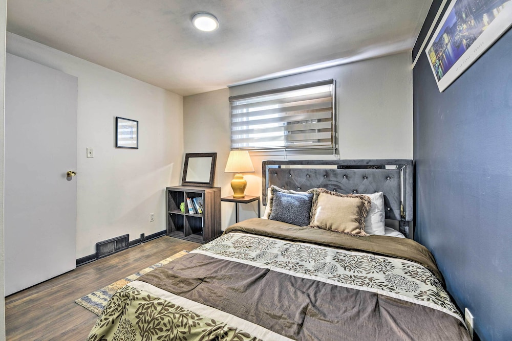 Charming Buffalo Apt: 18 Mi to Niagara Falls!