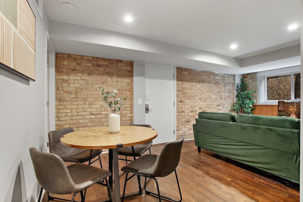 2BR Aesthetic Apt - Barry 37-GB