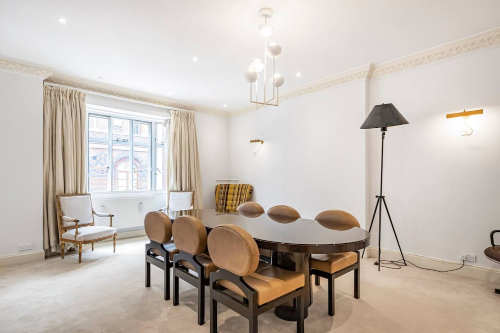 Luxury 3BR Mayfair Apartment Near Green Park