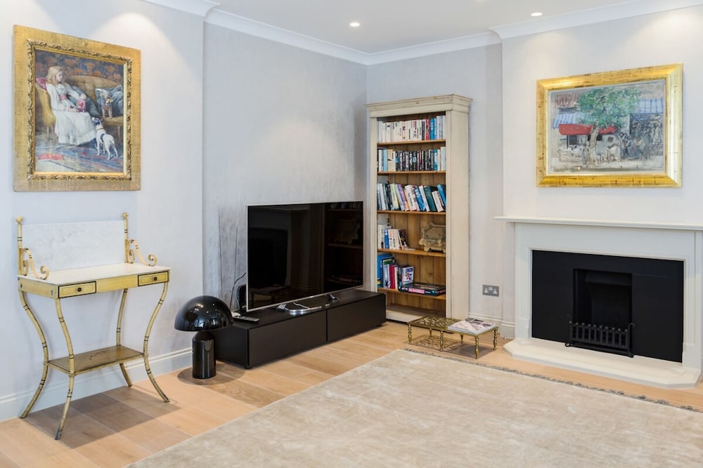 Beautiful 2 Bed 2 Bath Flat in South Kensington