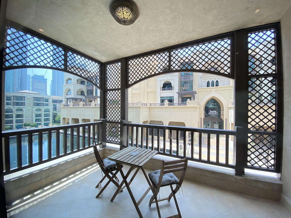 Lux BnB I Souk Al Bahar I Burj Khalifa Views
